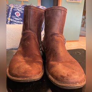 Ugg Bryce Shearling brown boots size 10